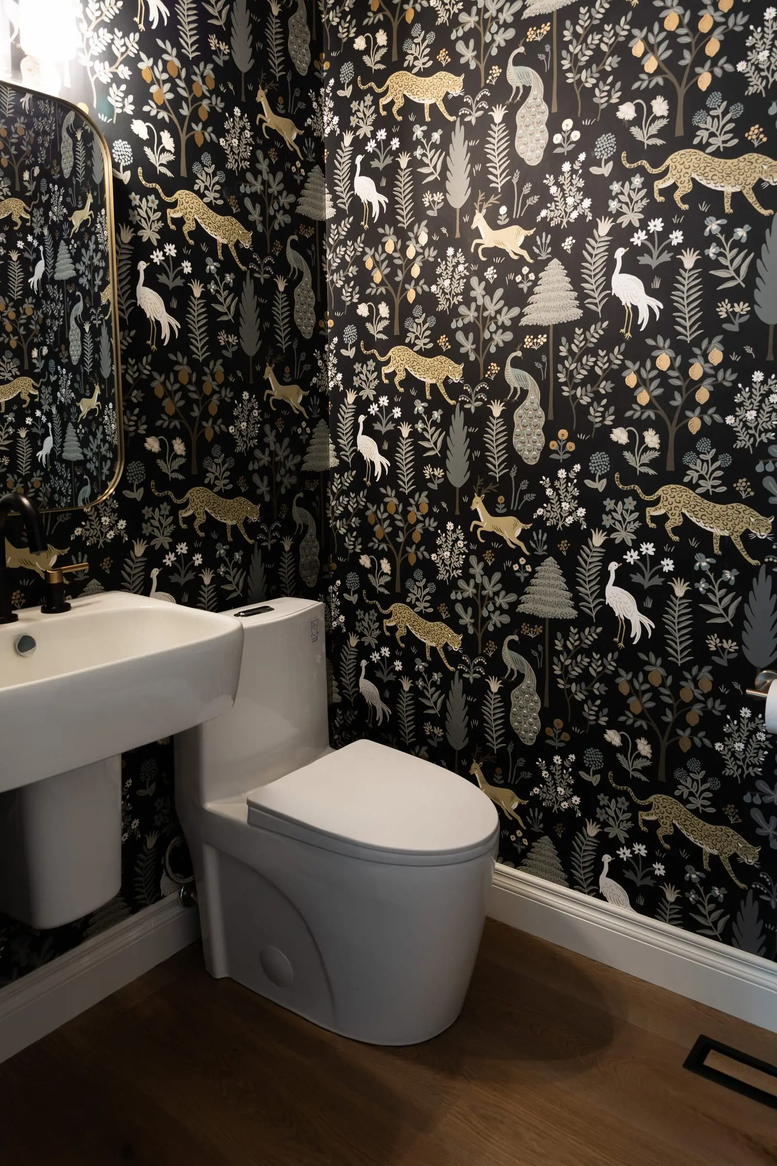 Italiano Bellissima Powder Room — photograph 2