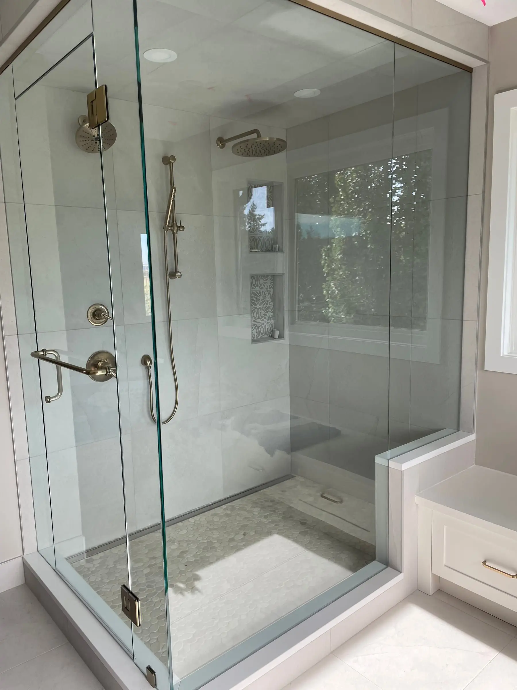 Elbow Valley Ensuite — photograph 2